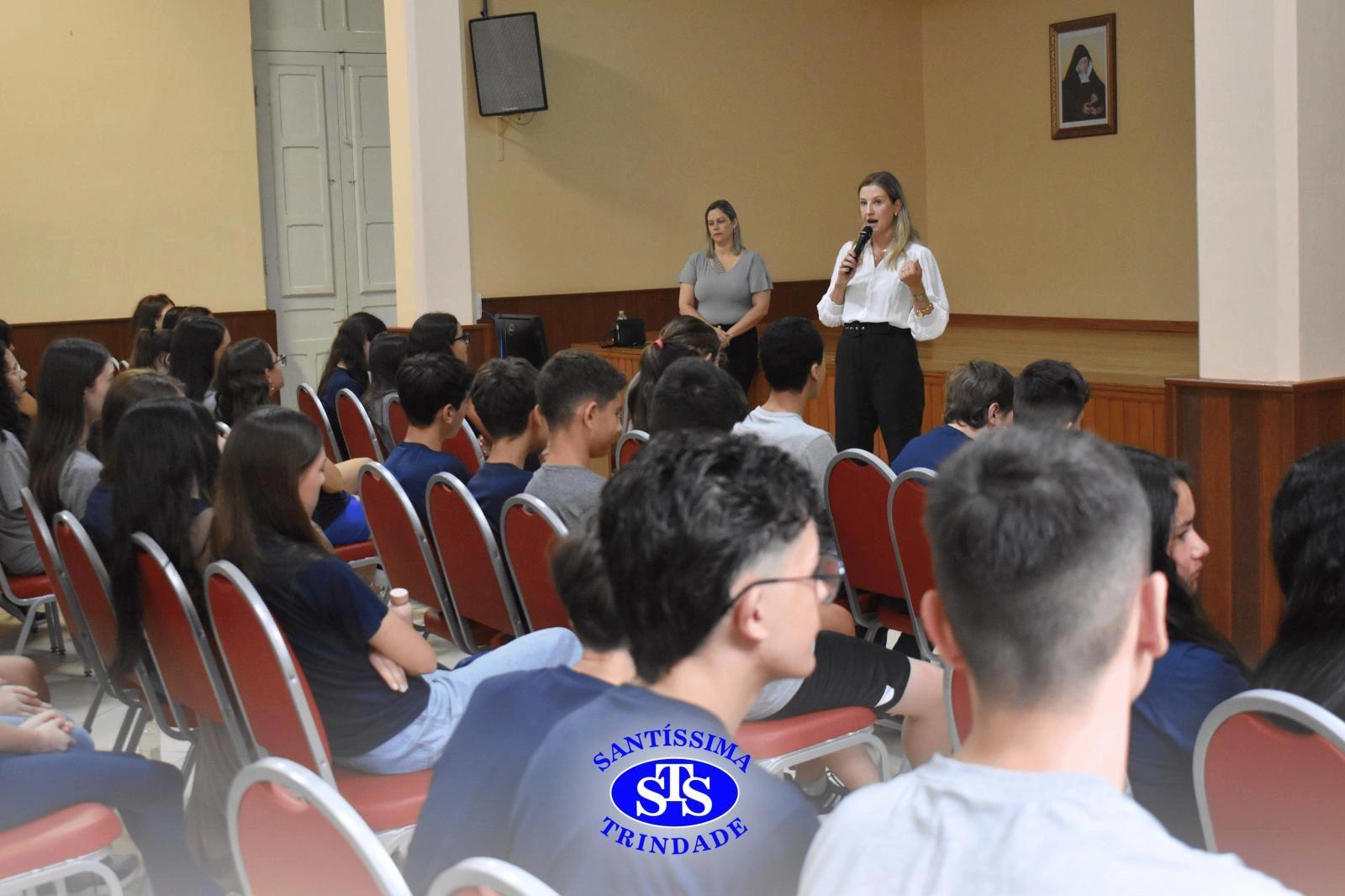 Palestra visa conscientizar os alunos sobre as consequências do bullying