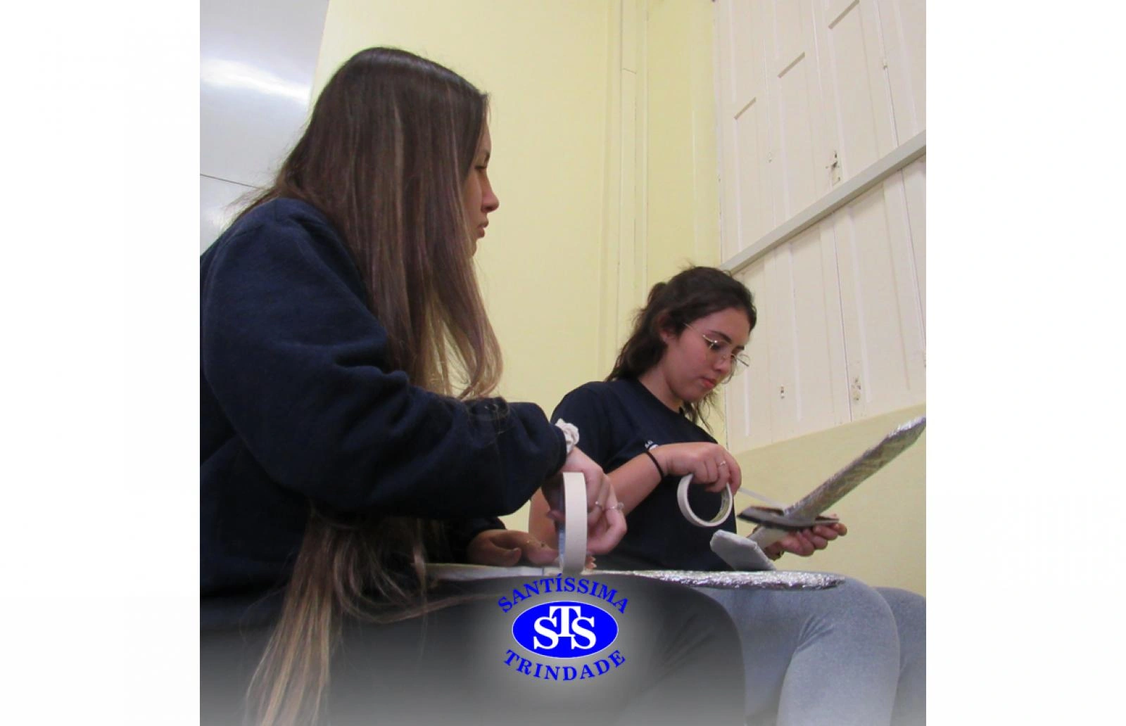 Alunos preparam cenário histórico para realizar atividade surpresa | 2ª série Ens. Médio