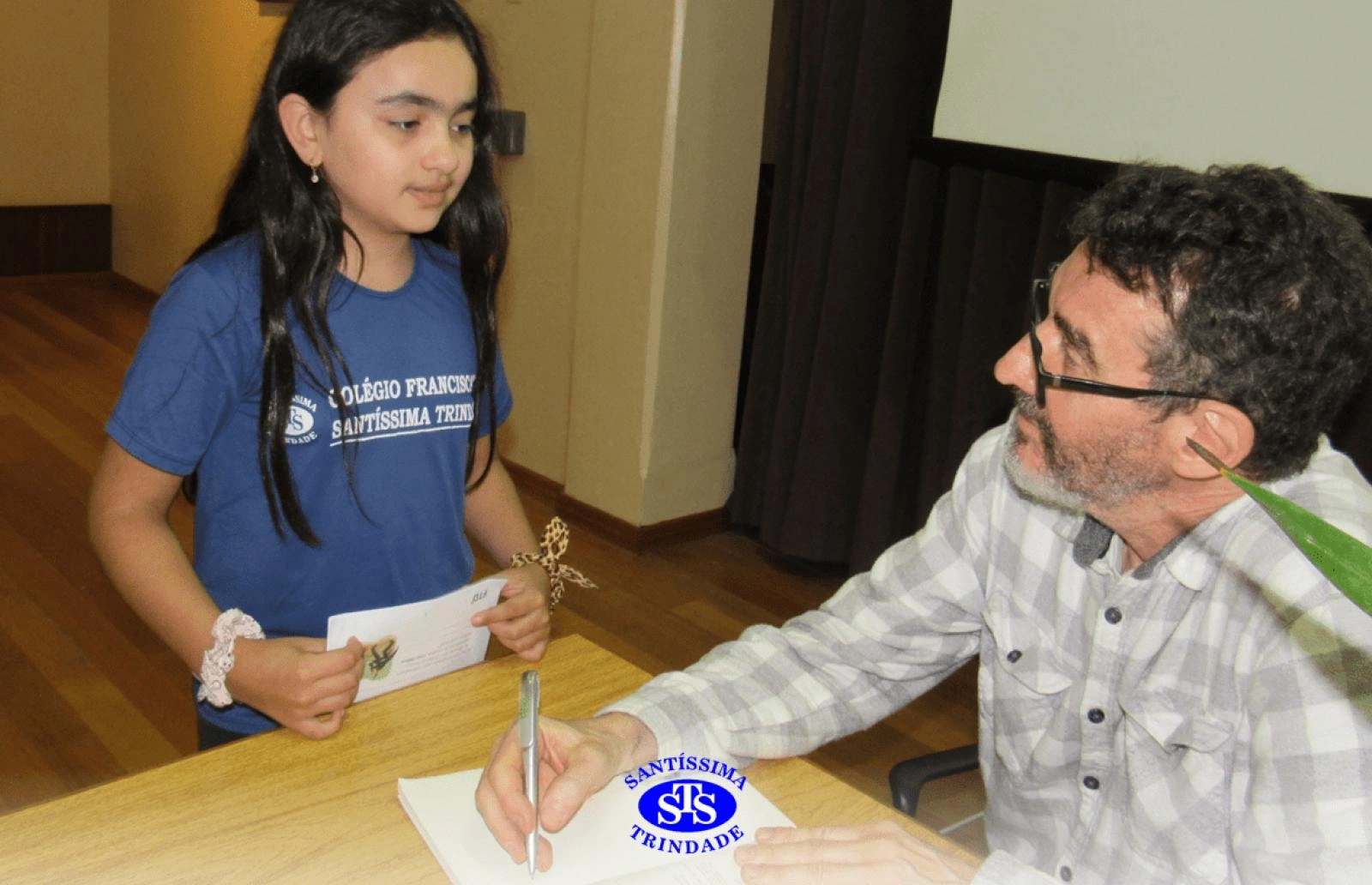 Encontro entre leitores e escritor promove experiências enriquecedoras