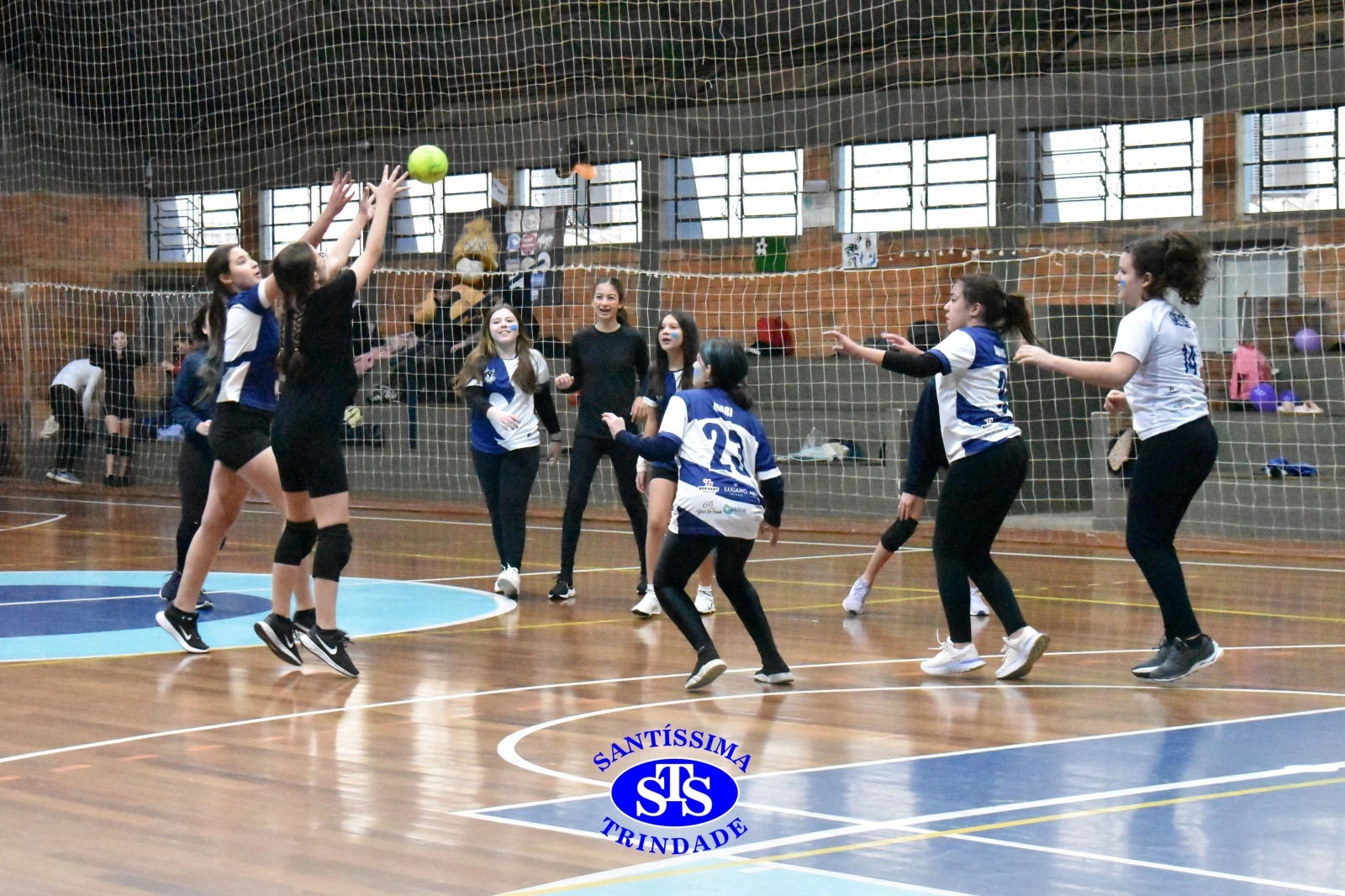 Alunos de 6º e de 7º ano participam dos Jogos Interséries Franciscanos 
