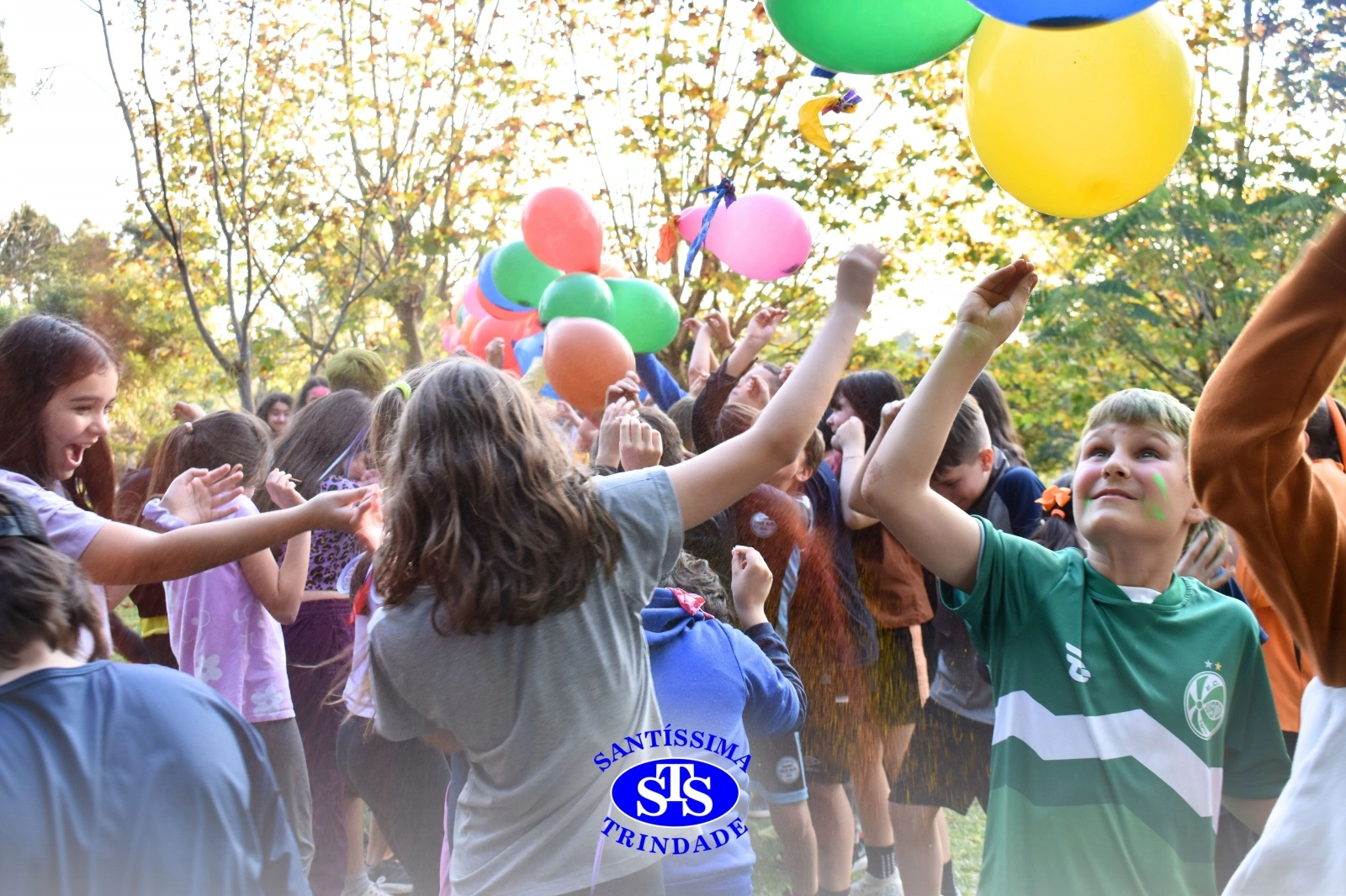 Festa das Cores é marcada por muita alegria e diversão