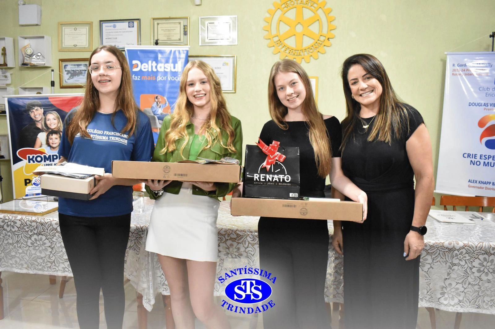 Alunos são premiados em concurso de redação
