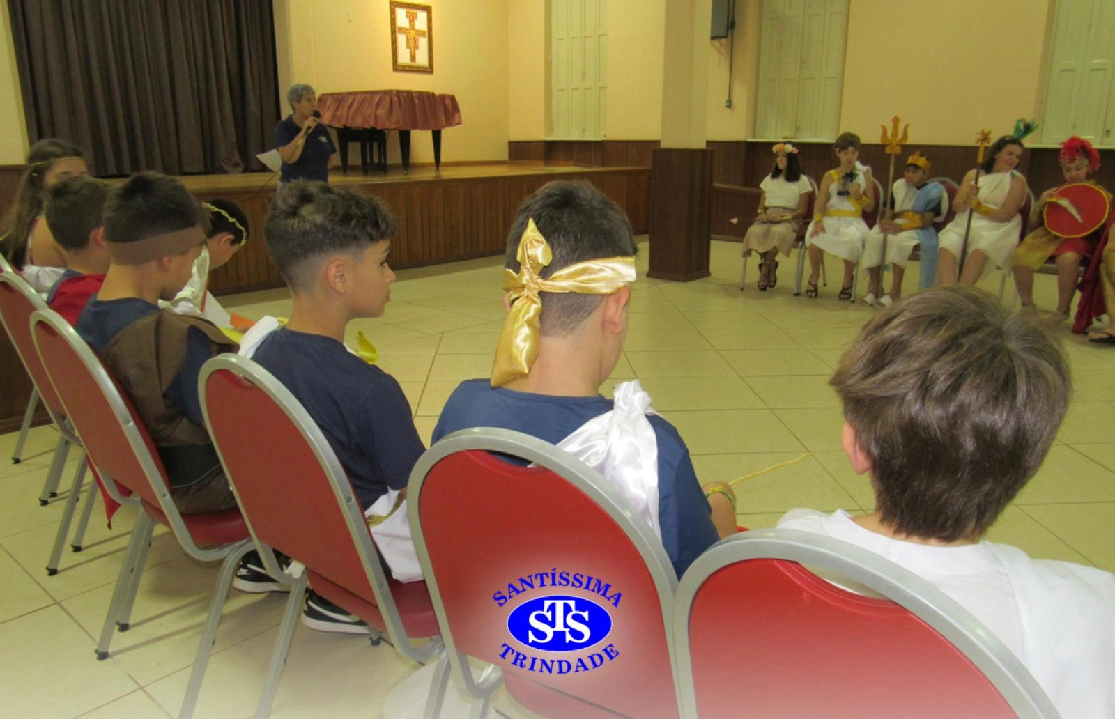 Festa do Olimpo, com alunos do 6º ano
