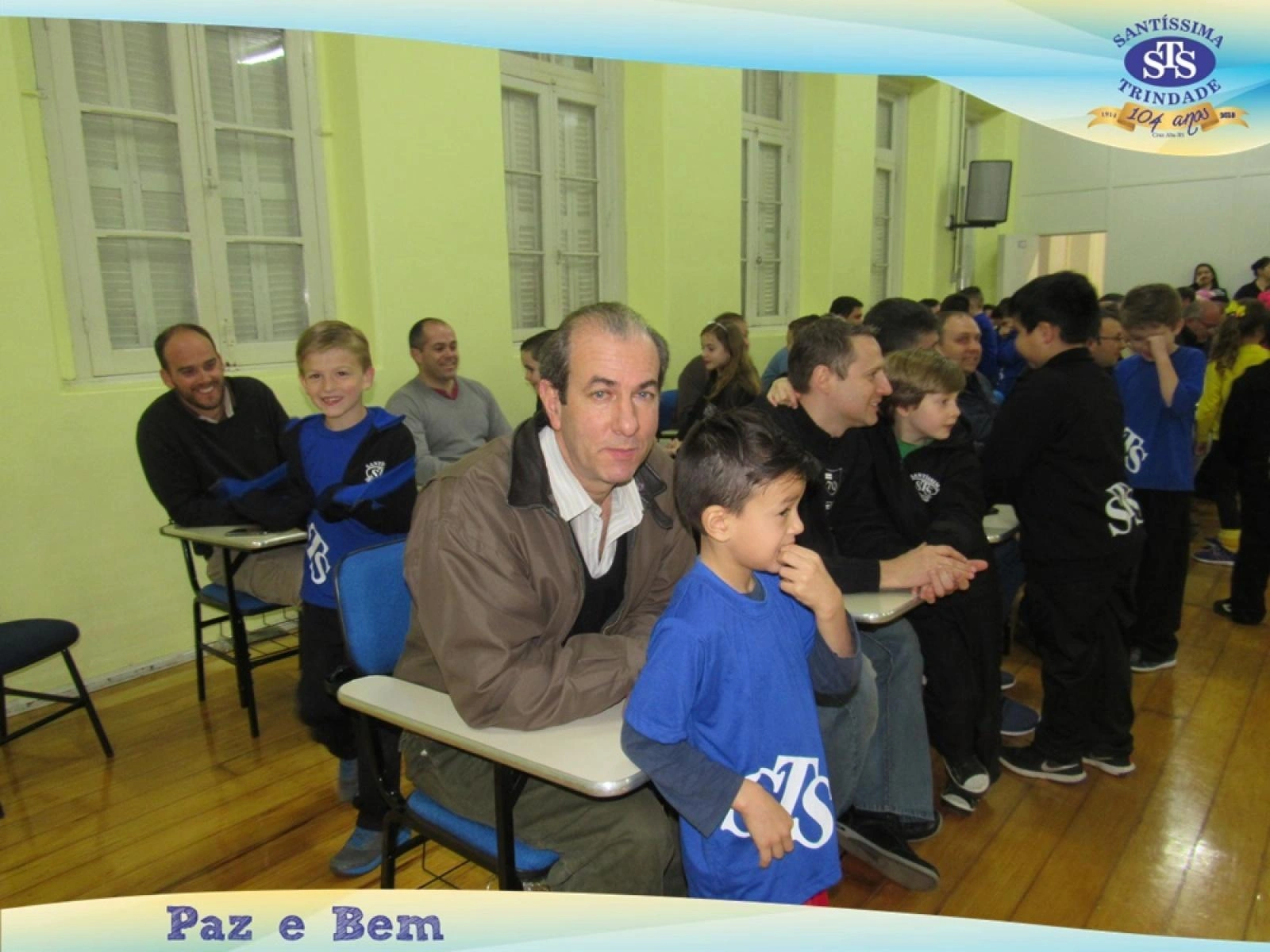 Homenagem aos Pais - 1º ano 2 e 3; 2º ano 1 e 3