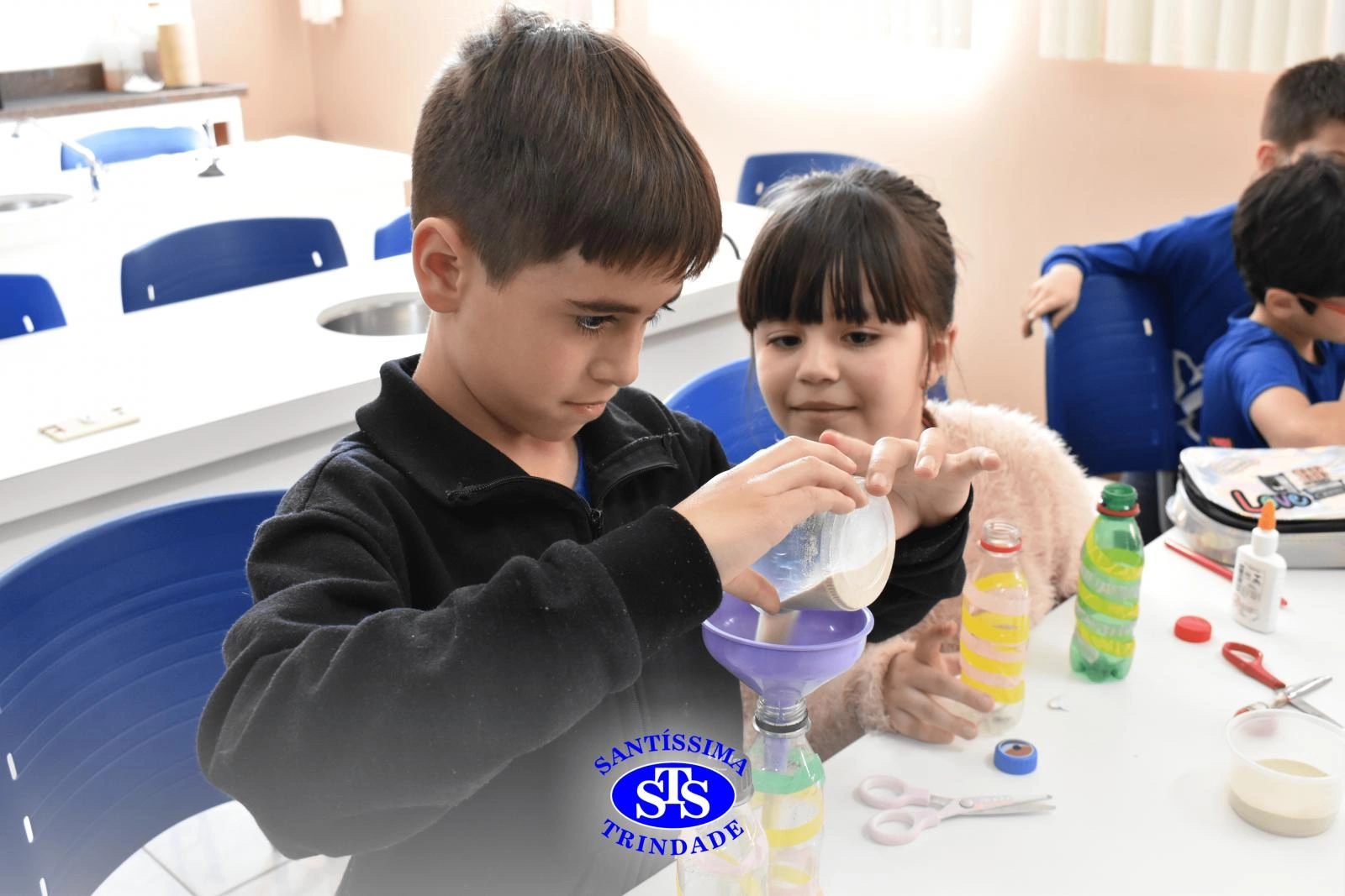 Alunos confeccionam ampulheta para cronometrar o tempo | 2º ano