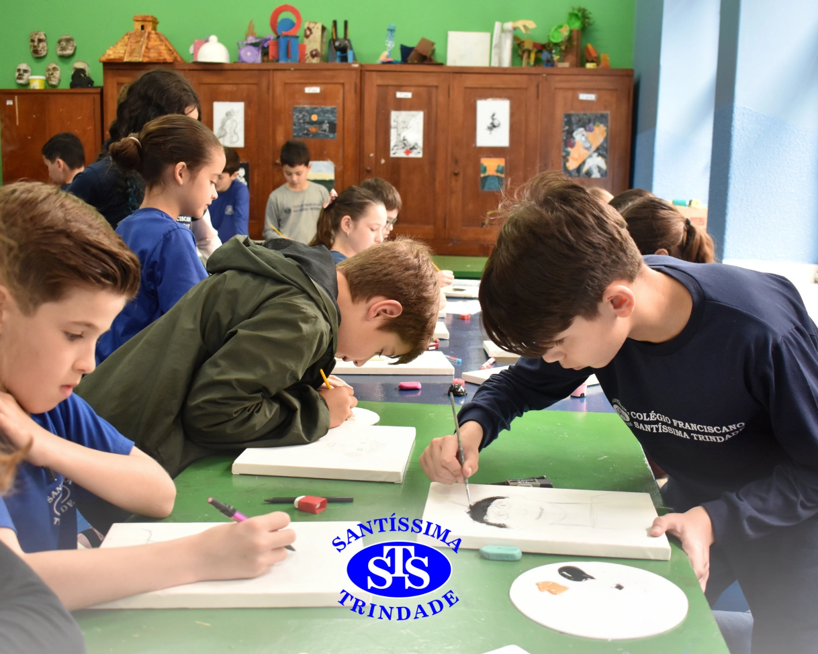 4º ano participa de Oficina de Desenho e cria telas