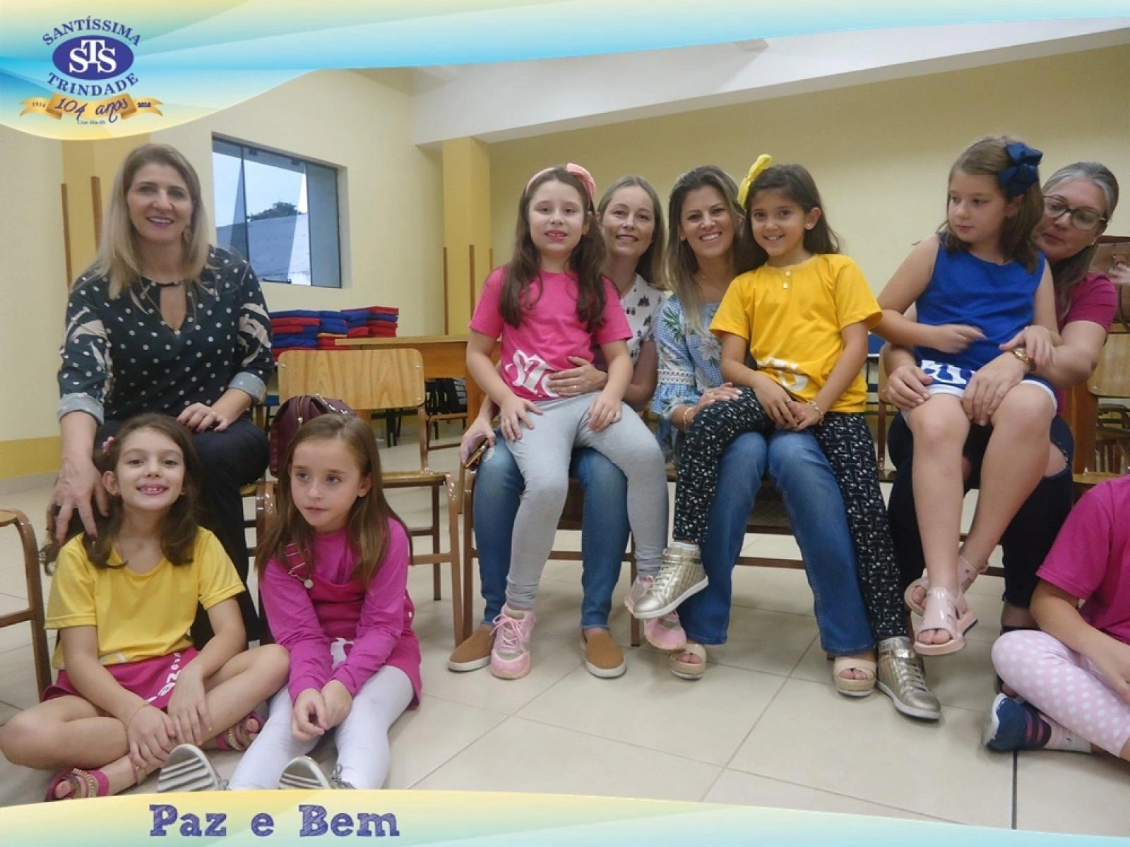 Homenagem às Mães - 2º ano 2 e 2º ano 4 / NB Profª Priscila e Profª Daniela