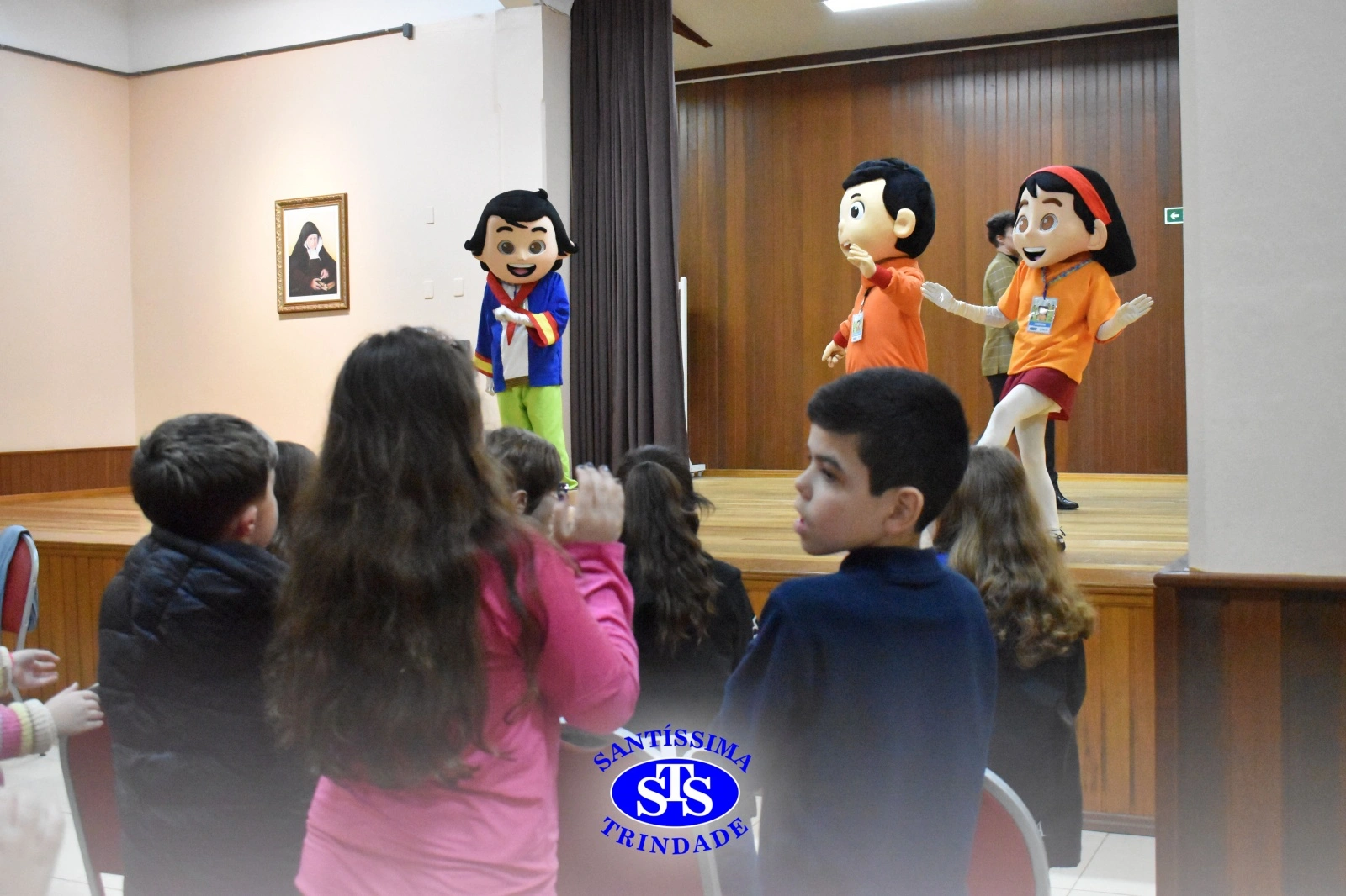 Alunos do 3º ano recebem visita da Turminha do Erico 