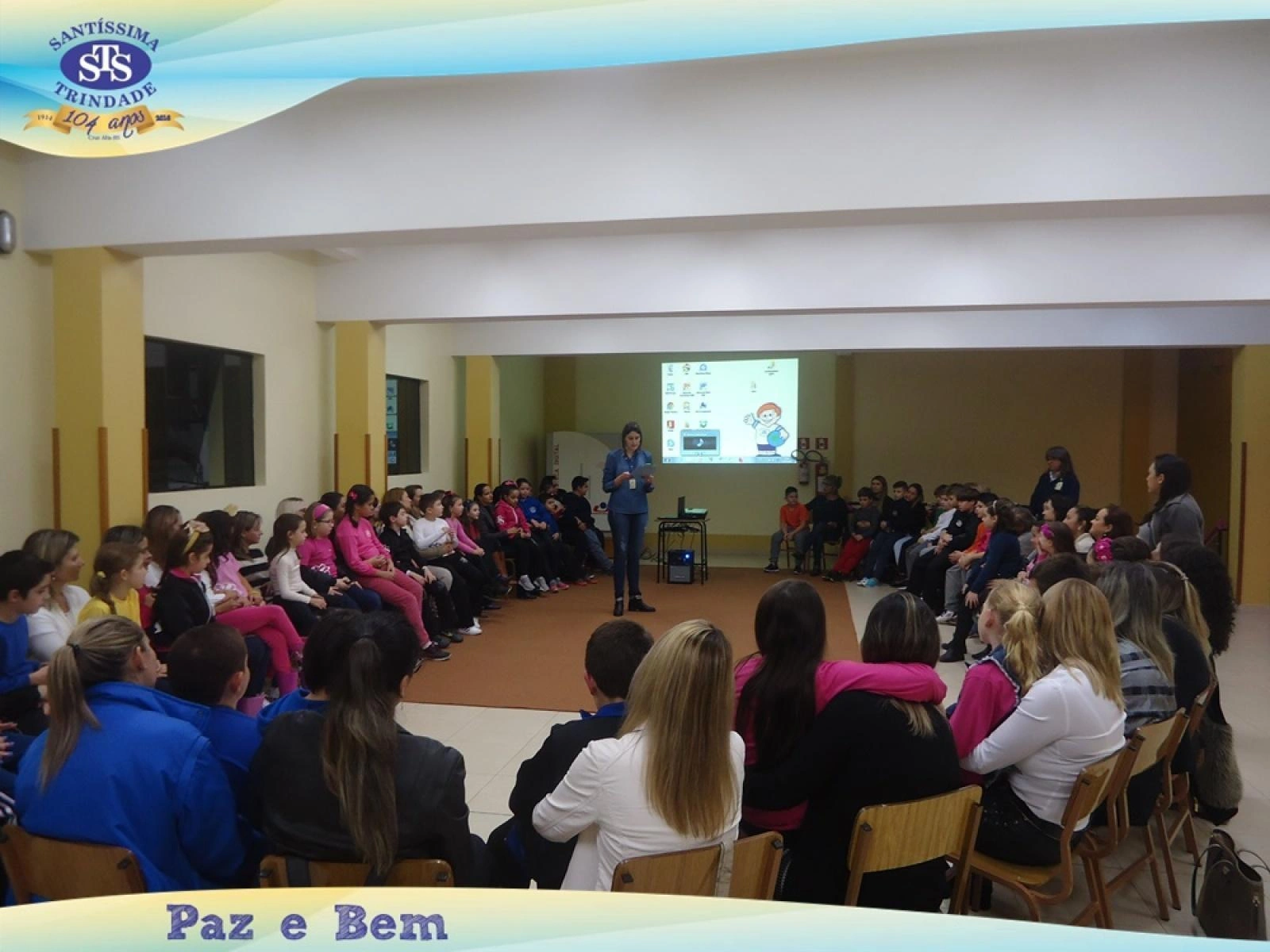 Homenagem às Mães - 3º ano 1 e 3º ano 2 / 1º ano 1 e 1º ano 4
