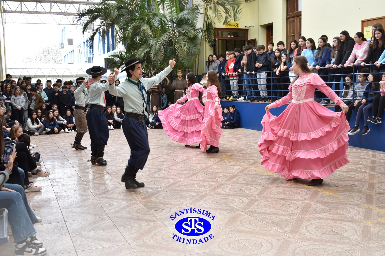 Apresentações artísticas marcam abertura da Semana Farroupilha