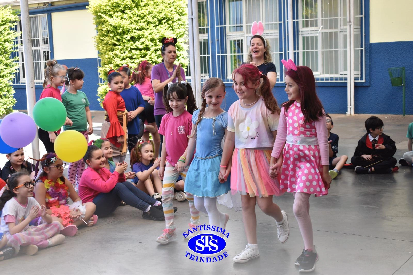 Alunos participam de atividades alusivas ao Dia da Criança 
