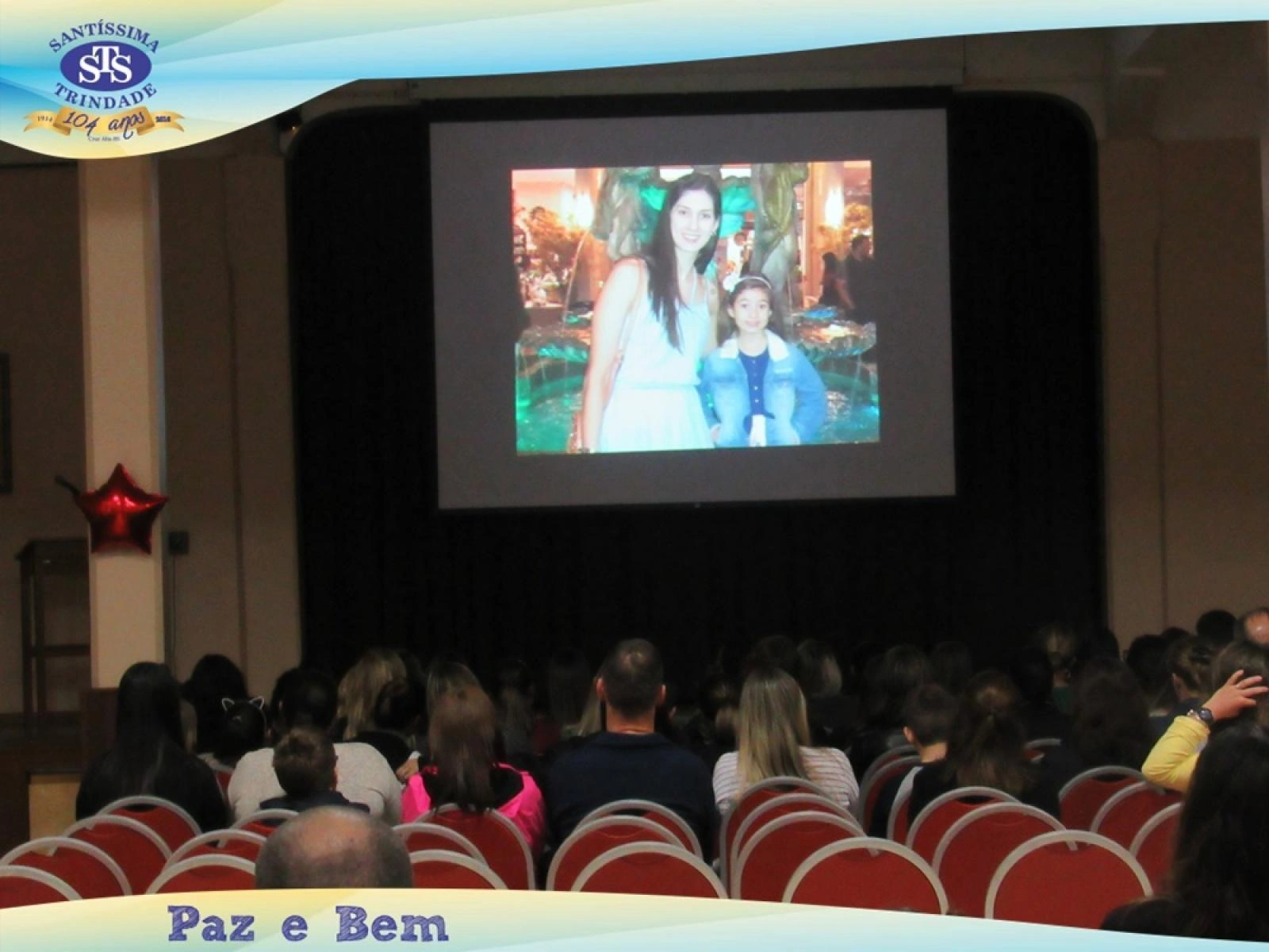 Homenagem às Mães - 1º ano 2 e 1º ano 3 / 2º ano 1 e 2º ano 3