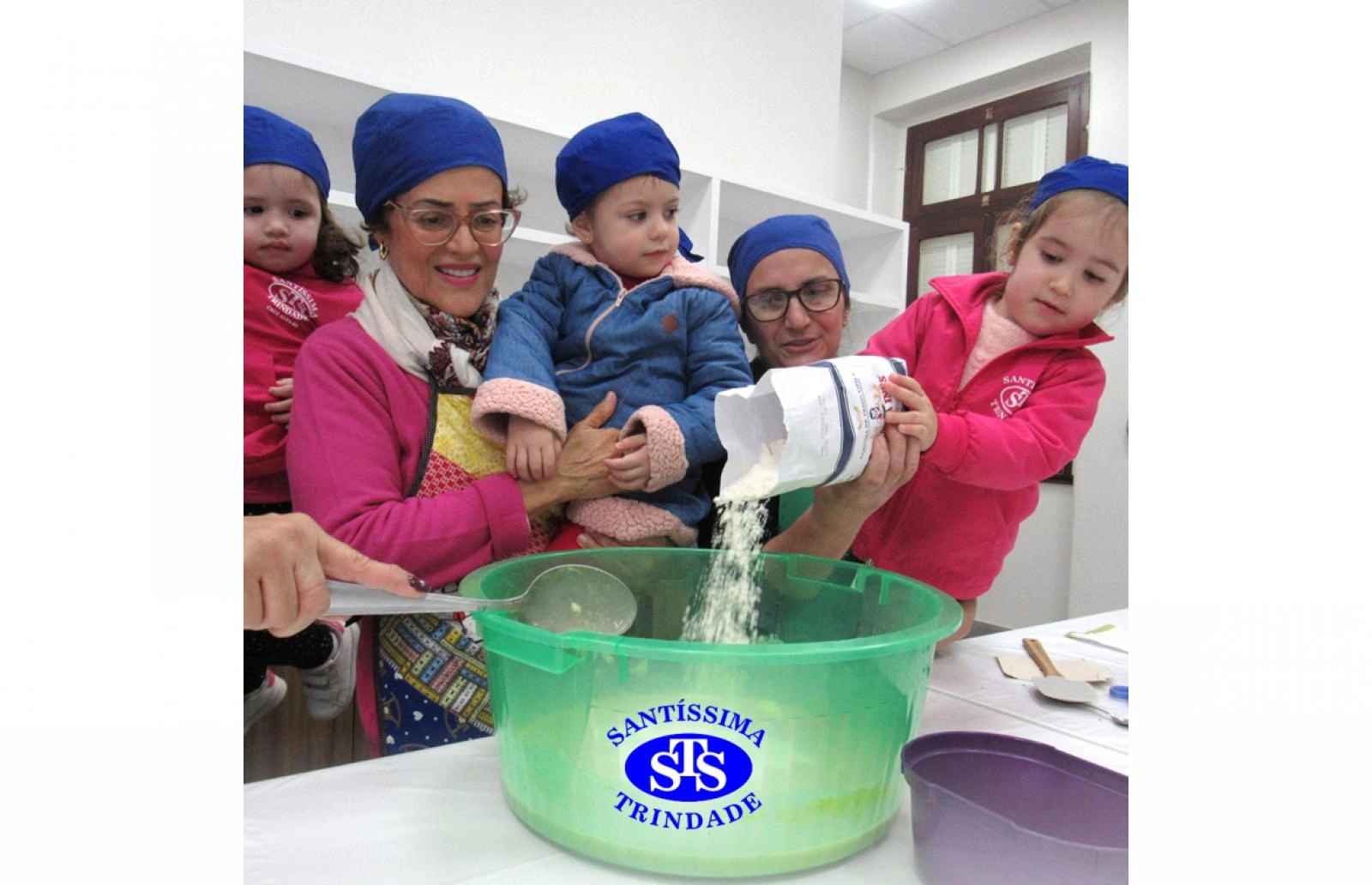 Crianças e avós fazem bolachas e criam memórias | Infantil 2
