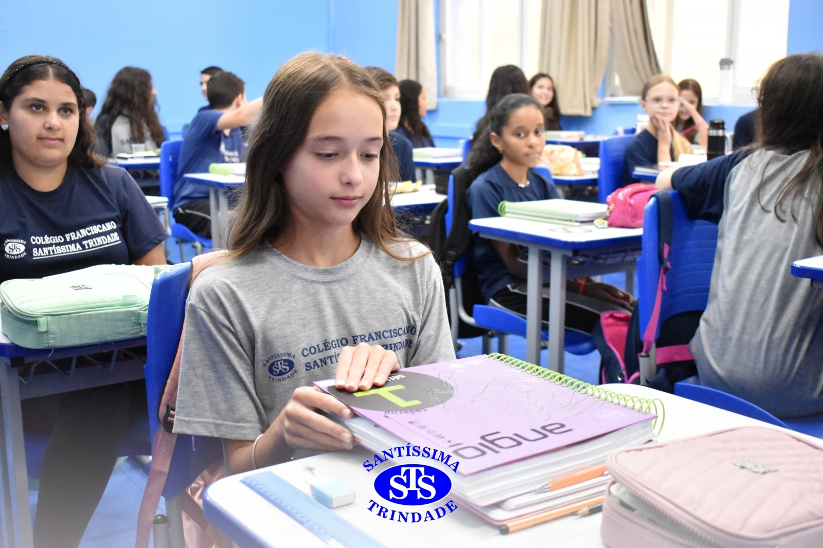 Estudantes utilizam o material do Sistema de Ensino pela primeira vez