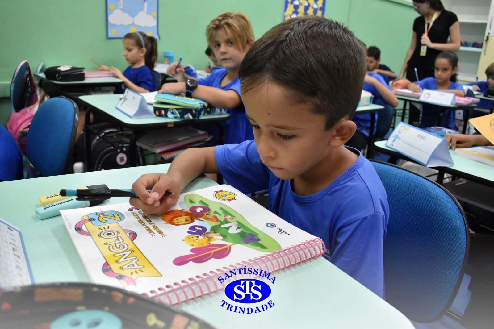 Estudantes utilizam o material do Sistema de Ensino pela primeira vez