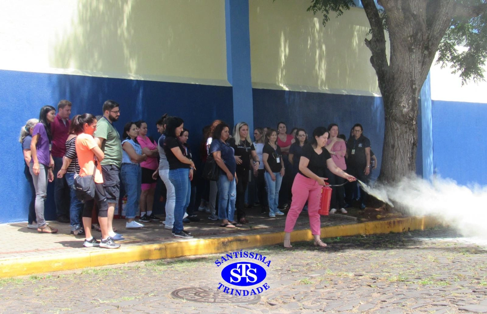 Profissionais do Colégio são capacitados para prestar primeiros socorros