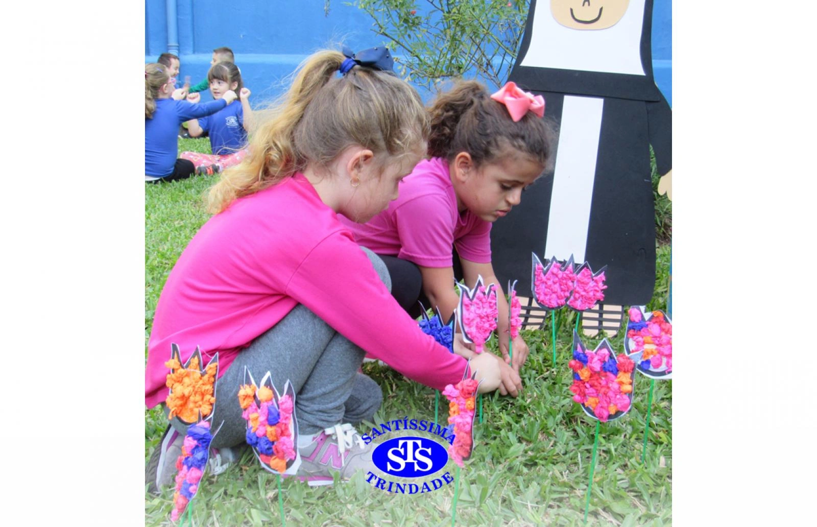 Alunos do Infantil 4 constroem Jardim da Madre Madalena