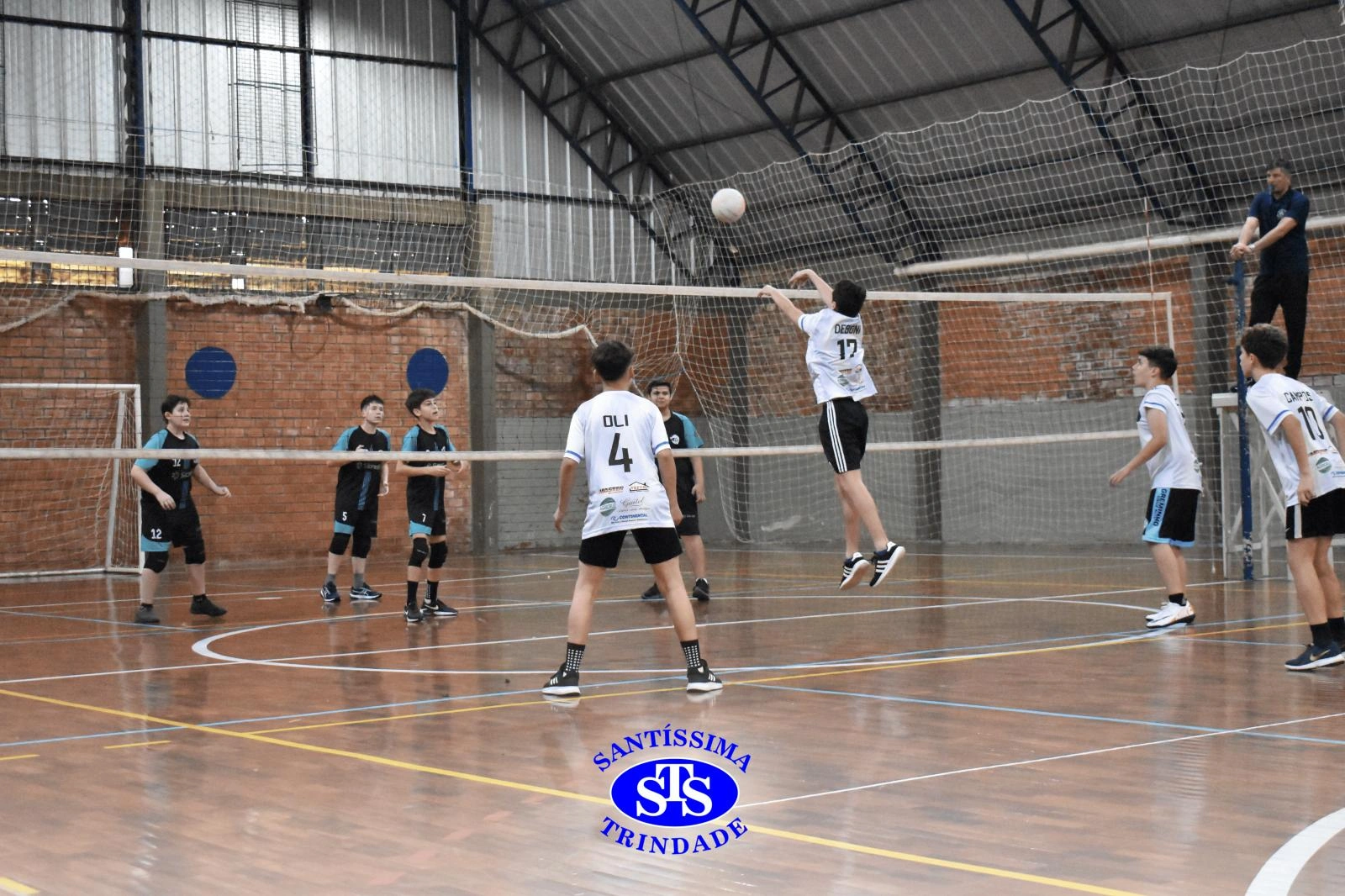 Alunos de 6º e de 7º ano participam dos Jogos Interséries Franciscanos