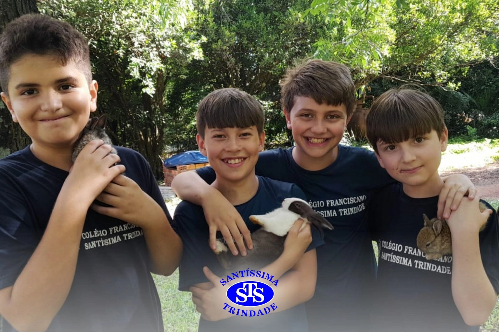 Estudantes conhecem o Sítio das Aves e têm contato com vários animais | 5º ano