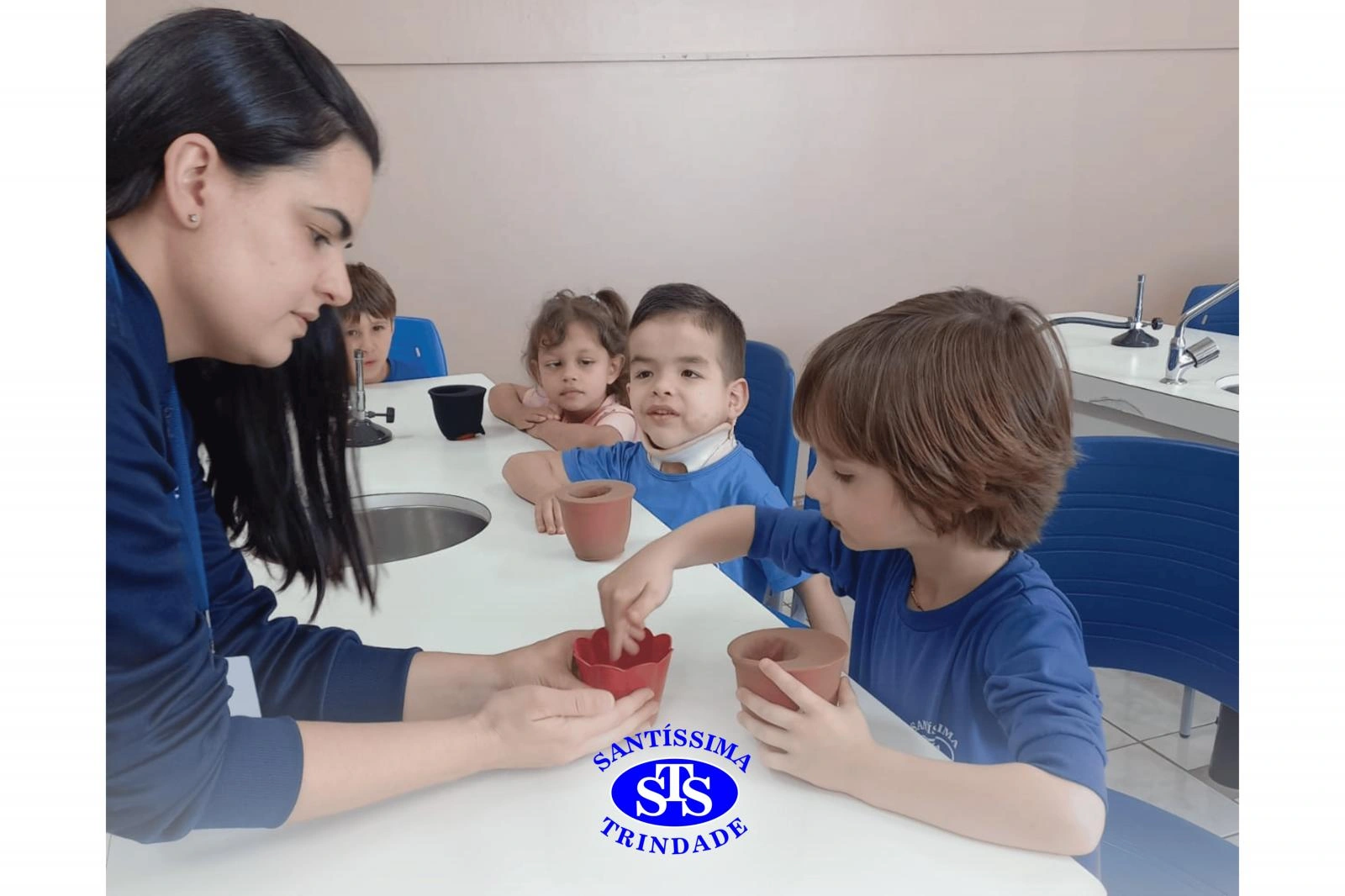 Alunos estudam processo de germinação de forma prática e lúdica