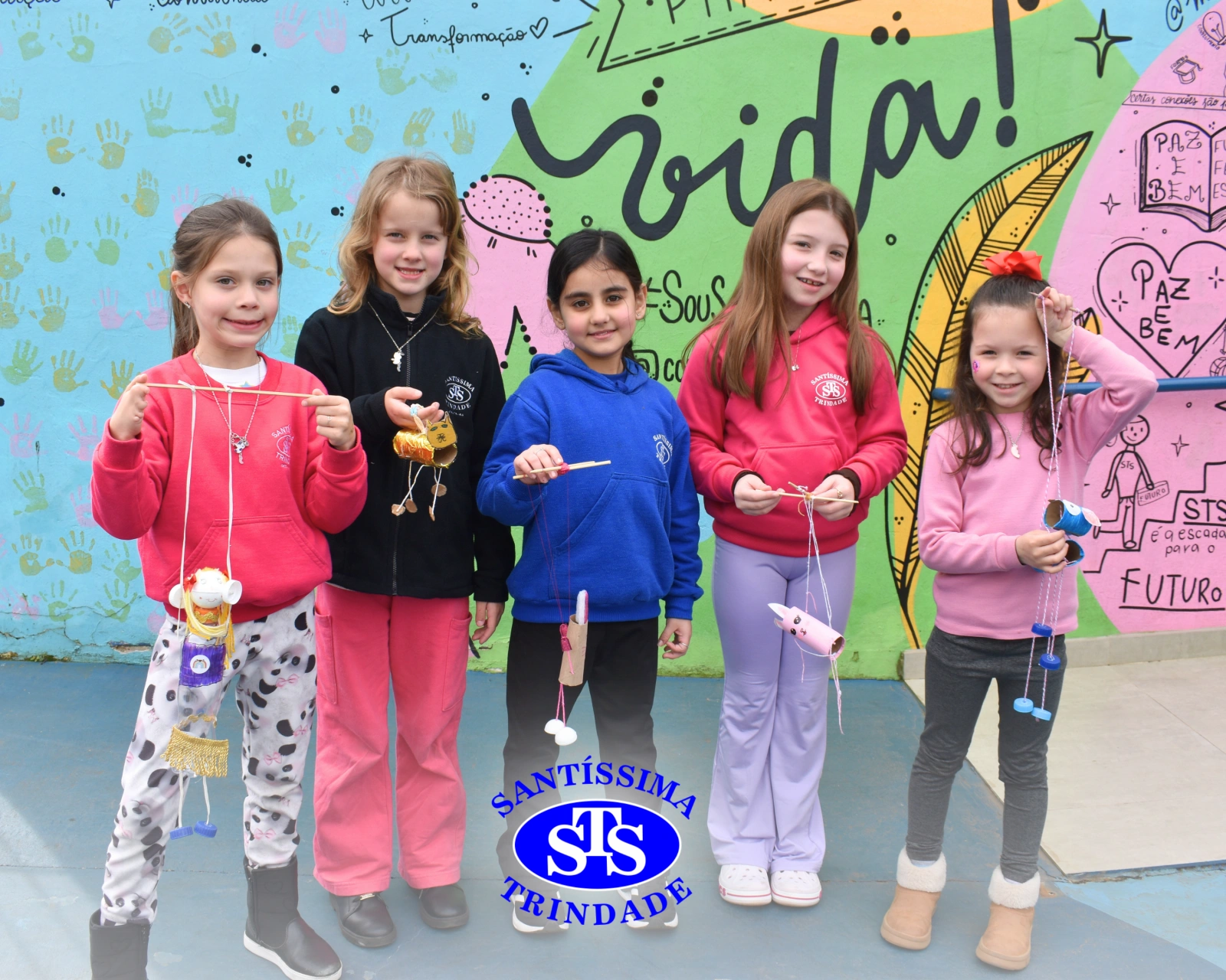 2º ano faz marionetes com materiais reciclados