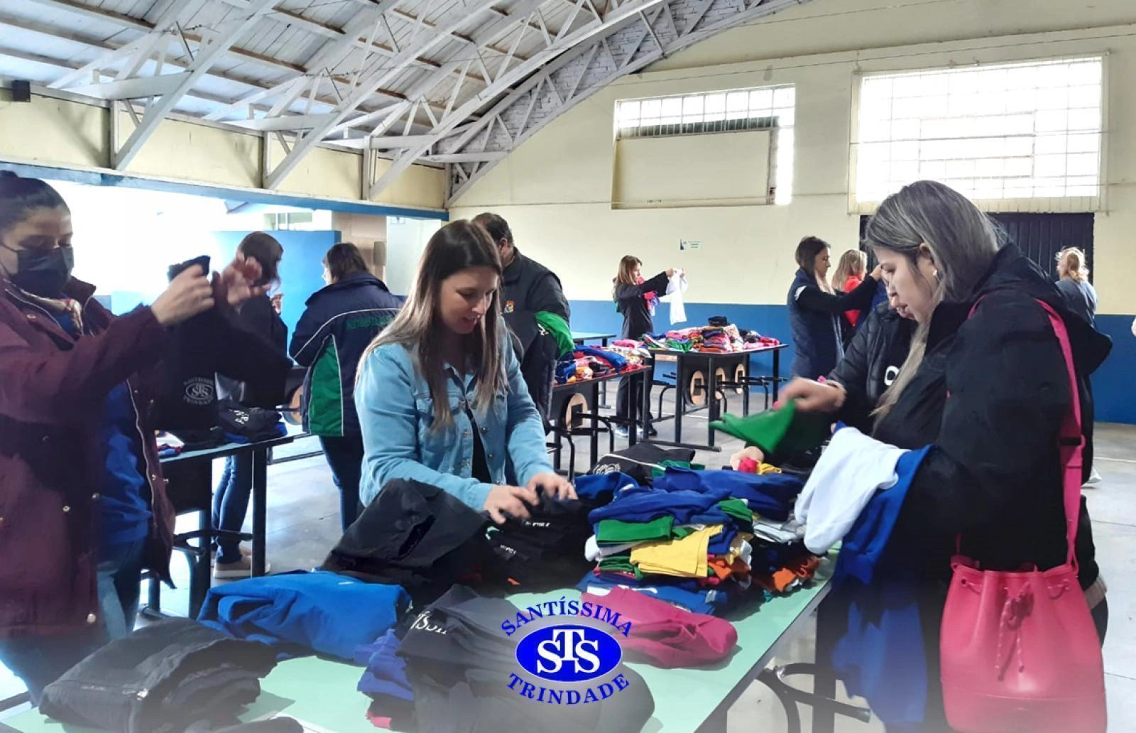 6ª edição do Brechó Solidário de Uniformes do Colégio ocorreu hoje