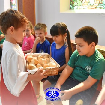 Turmas da Educação Infantil celebram a Páscoa de forma lúdica com partilha do pão, atos de solidariedade e alegria