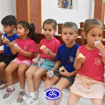 Turmas da Educação Infantil celebram a Páscoa de forma lúdica com partilha do pão, atos de solidariedade e alegria