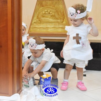 Turmas da Educação Infantil celebram a Páscoa de forma lúdica com partilha do pão, atos de solidariedade e alegria