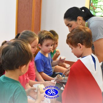 Turmas da Educação Infantil celebram a Páscoa de forma lúdica com partilha do pão, atos de solidariedade e alegria