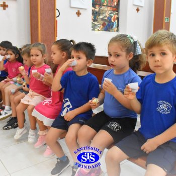 Turmas da Educação Infantil celebram a Páscoa de forma lúdica com partilha do pão, atos de solidariedade e alegria