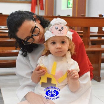 Turmas da Educação Infantil celebram a Páscoa de forma lúdica com partilha do pão, atos de solidariedade e alegria