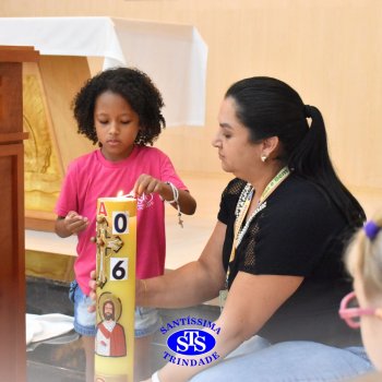 Turmas da Educação Infantil celebram a Páscoa de forma lúdica com partilha do pão, atos de solidariedade e alegria