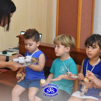 Turmas da Educação Infantil celebram a Páscoa de forma lúdica com partilha do pão, atos de solidariedade e alegria