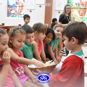 Turmas da Educação Infantil celebram a Páscoa de forma lúdica com partilha do pão, atos de solidariedade e alegria