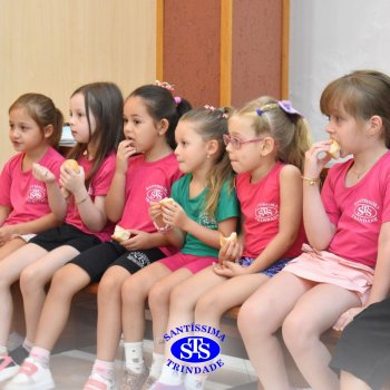 Turmas da Educação Infantil celebram a Páscoa de forma lúdica com partilha do pão, atos de solidariedade e alegria