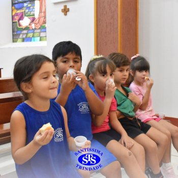 Turmas da Educação Infantil celebram a Páscoa de forma lúdica com partilha do pão, atos de solidariedade e alegria