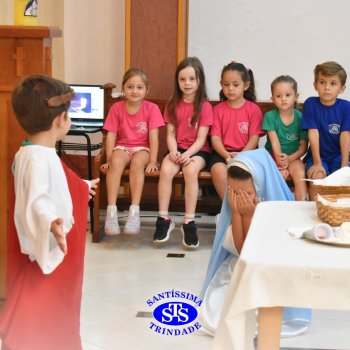 Turmas da Educação Infantil celebram a Páscoa de forma lúdica com partilha do pão, atos de solidariedade e alegria
