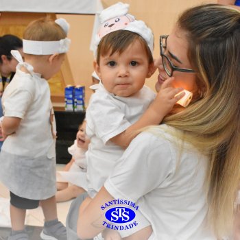 Turmas da Educação Infantil celebram a Páscoa de forma lúdica com partilha do pão, atos de solidariedade e alegria