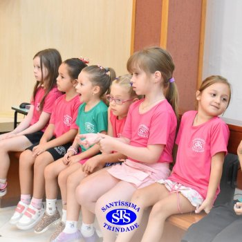 Turmas da Educação Infantil celebram a Páscoa de forma lúdica com partilha do pão, atos de solidariedade e alegria