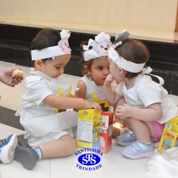 Turmas da Educação Infantil celebram a Páscoa de forma lúdica com partilha do pão, atos de solidariedade e alegria