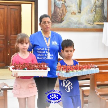 Turmas da Educação Infantil celebram a Páscoa de forma lúdica com partilha do pão, atos de solidariedade e alegria