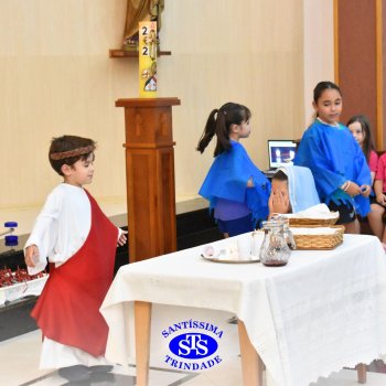 Turmas da Educação Infantil celebram a Páscoa de forma lúdica com partilha do pão, atos de solidariedade e alegria