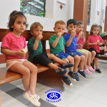 Turmas da Educação Infantil celebram a Páscoa de forma lúdica com partilha do pão, atos de solidariedade e alegria
