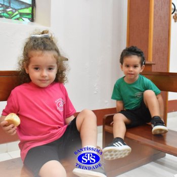 Turmas da Educação Infantil celebram a Páscoa de forma lúdica com partilha do pão, atos de solidariedade e alegria