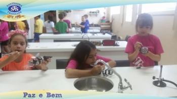 3º ano - Aula no Laboratório de Ciências