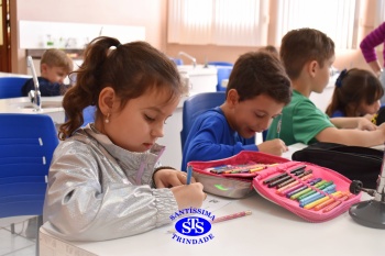 Alunos do 1º ano realizam atividades no Laboratório de Ciências