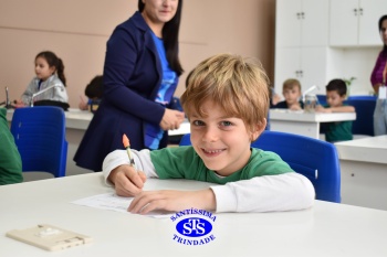 Alunos do 1º ano realizam atividades no Laboratório de Ciências