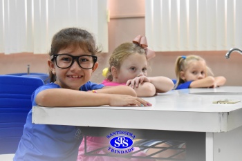 Alunos do 1º ano realizam atividades no Laboratório de Ciências