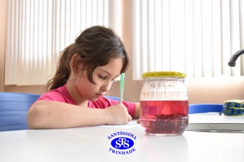 Alunos do 1º ano realizam atividades no Laboratório de Ciências